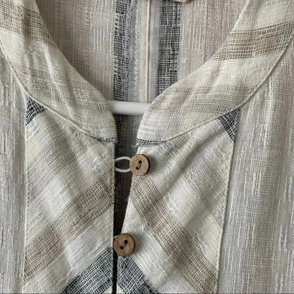 Soft Surroundings Linen Button Front Blouse Women’s Size PM Side Slit Beige Top - Picture 4 of 11